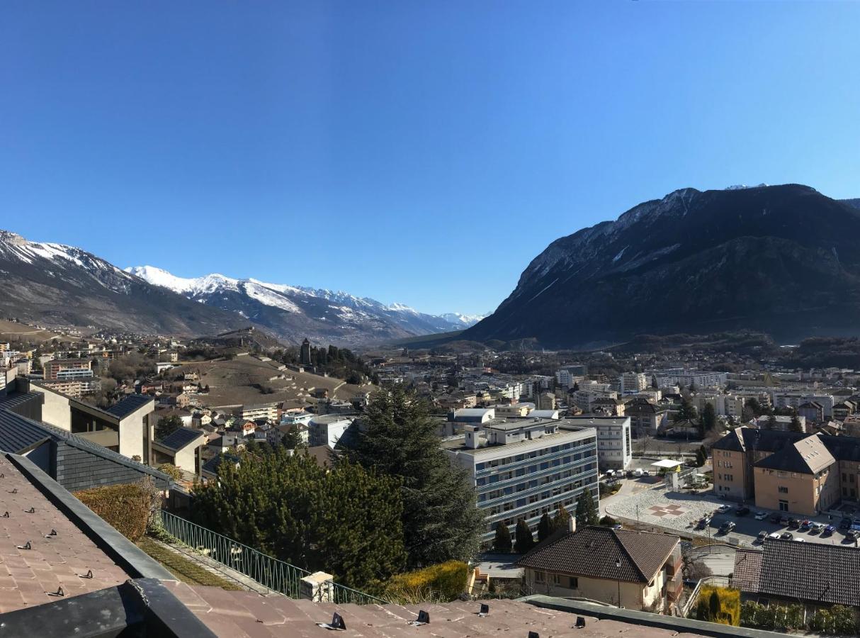 Les Murets Bed & Breakfast Sierre Bagian luar foto